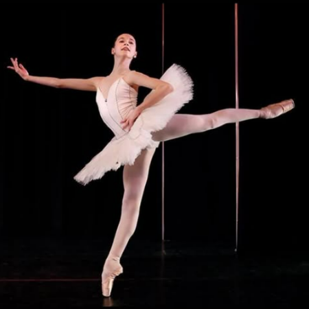 Jasmin Arndt is not just a versatile dancer but also a very lively social media celebrity.